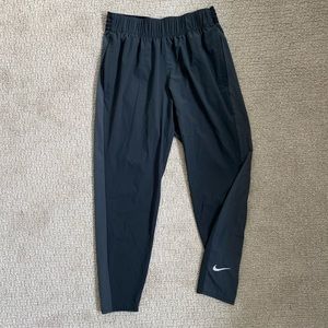 Nike Essential Women’s 7/8 Running Joggers
